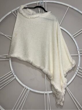 White House Black Market WHBM Faux Fur Trim Poncho - White Ivory